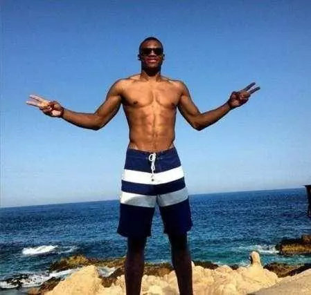 韩镕泽：赢下这场比赛是靠全队的信念，感谢球迷这一年的支持（韩镕泽：胜利源自团队信念，感谢球迷一年陪伴与支持）