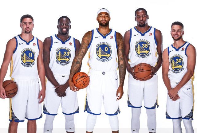 球迷：这人能飞吧？（球迷惊呼：他是会飞的吗？）