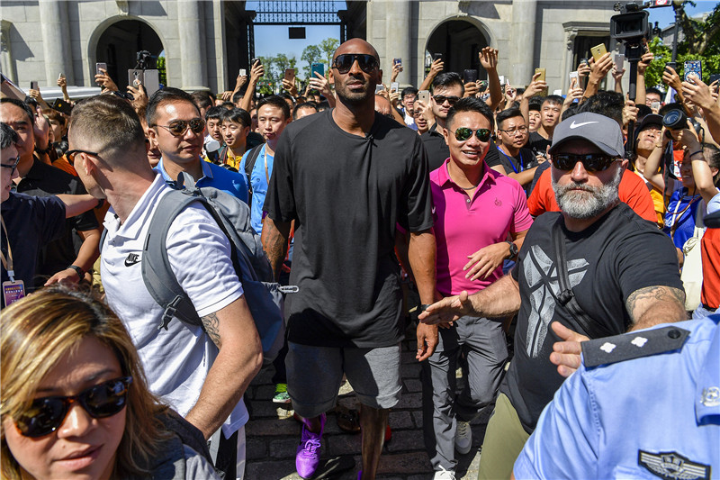 上海女排全锦赛夺冠 山东女排遗憾失利（上海女排捧得全锦赛冠军 山东女排抱憾落败）