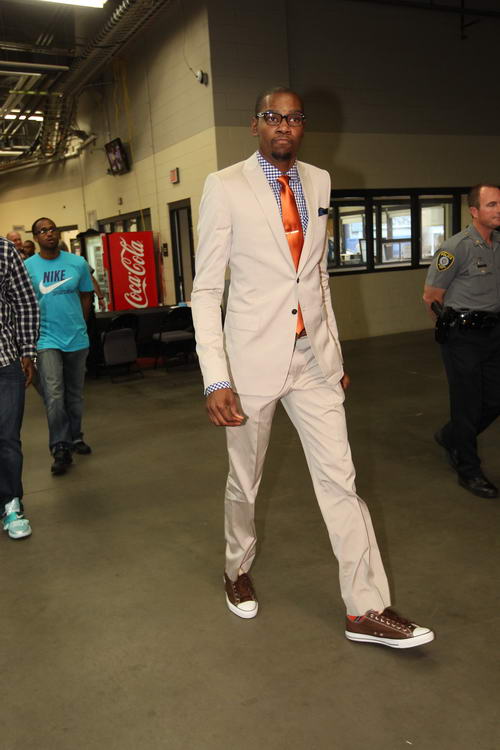 达万已返回巴西疗伤，将缺席今晚对阵麦克阿瑟的比赛（达万返巴西治疗伤势，今晚战麦克阿瑟缺阵）