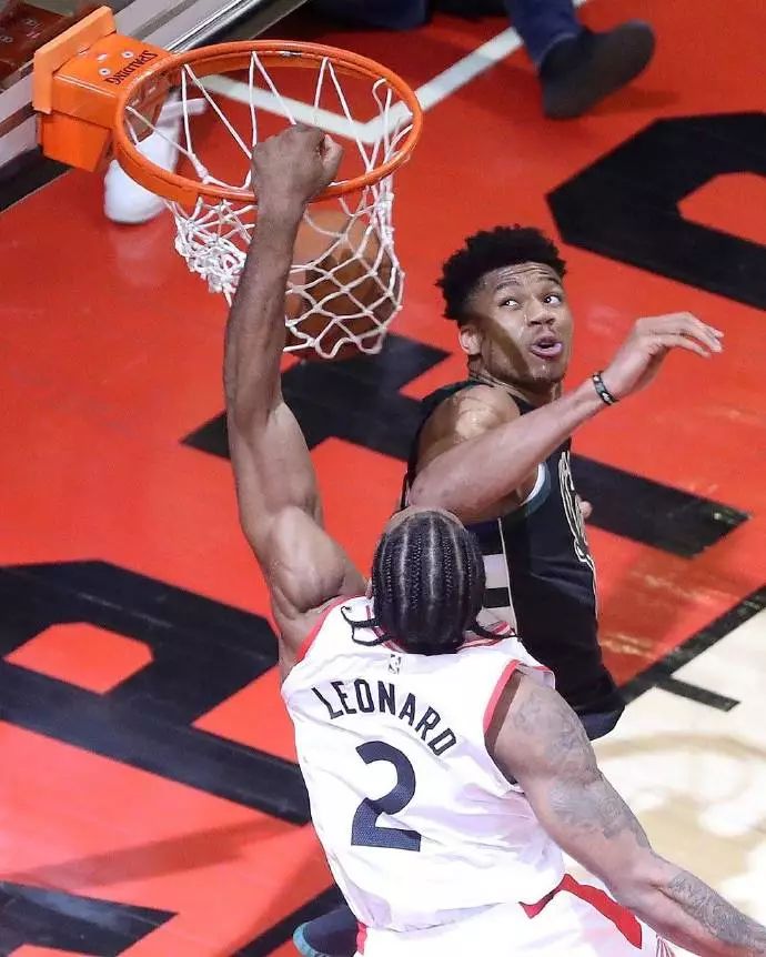 法比奥庆祝足协杯夺冠：将永远存在的时刻，一切荣耀归于上帝（法比奥庆祝足协杯封王：此刻永恒，荣耀归于上帝）