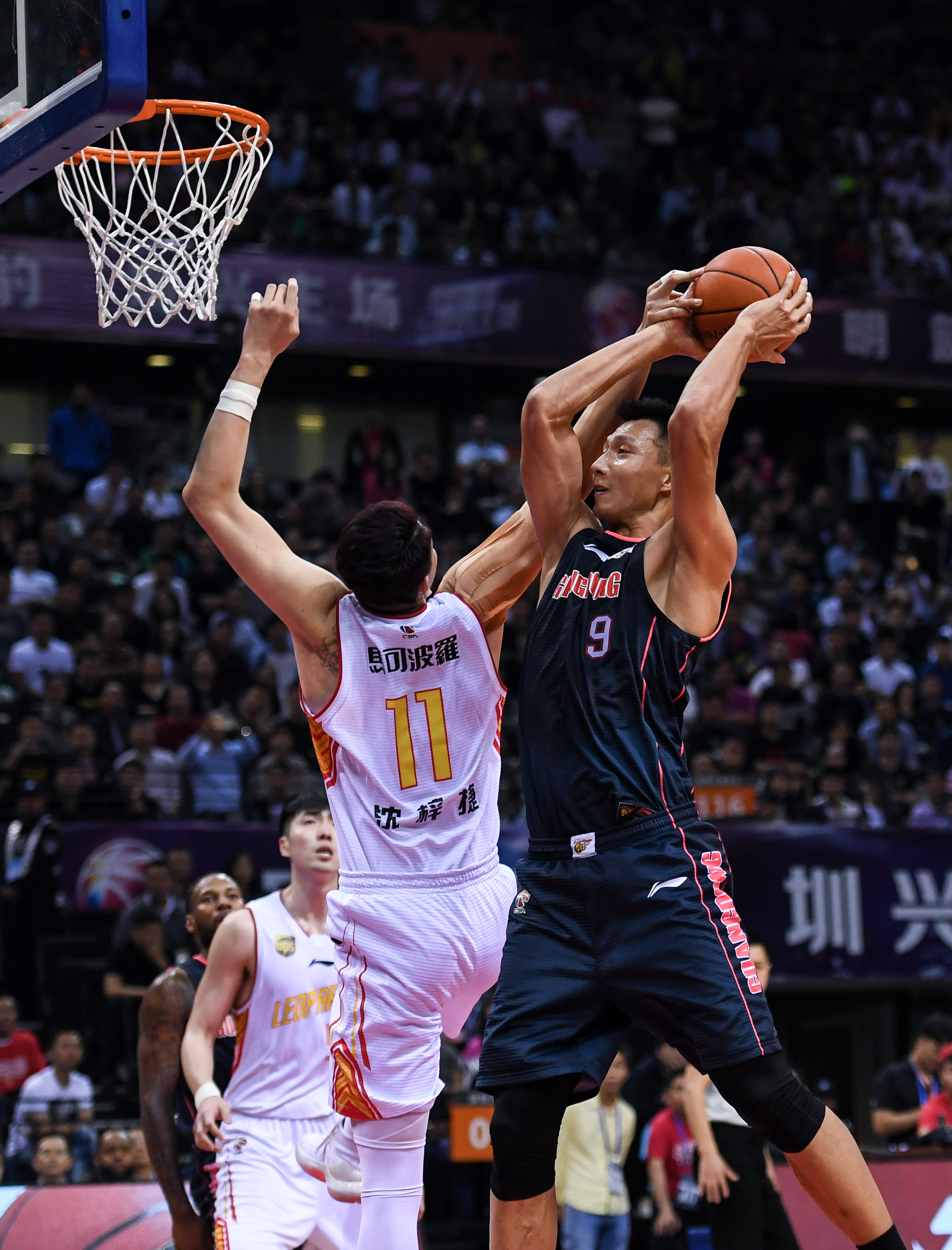 他在中场的 他在中场的